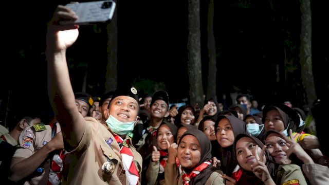 Gubernur Sulsel VC Bersama Korban Selamat KM Ladang Pertiwi di Kotabaru