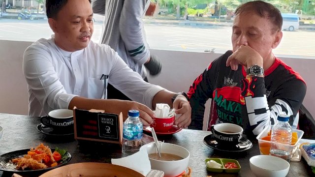 Datang di Bantaeng, Ilham Azikin Suguhkan Kopi Wine ke Ketua PSSI&nbsp;