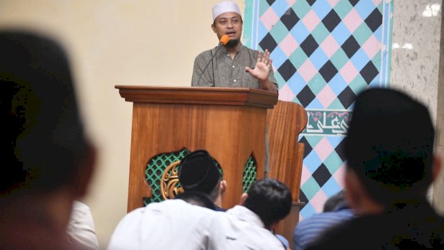 Di Hadapan Jamaah, Gubernur Termuda Indonesia: Jadilah Warga Muslim yang Taat Pada Pemerintah