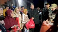 90 Rumah Rusak, Andi Sudirman Kirim 1 Ton Beras Korban Angin Puting Beliung di Maros