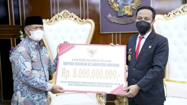Rp 8 Miliar Bantuan Keuangan untuk Enrekang, Gubernur : Kembangkan Wisata Dengan Pemandangan Alam