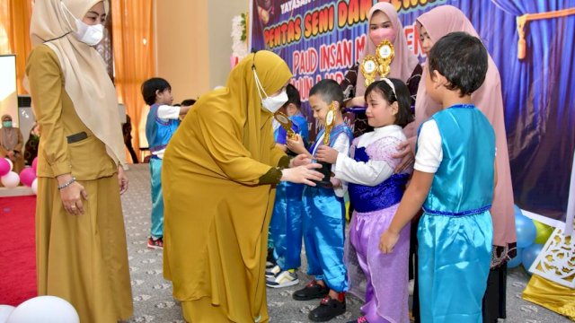 Naoemi Octarina Hadiri Penamatan dan Pentas Seni PAUD Insan Masagena