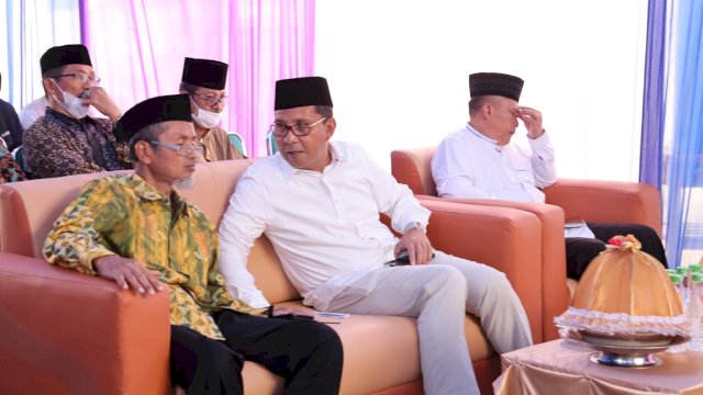 Hadiri Pernikahan 9 Santri Yayasan Al Bayan Hidayatullah, Danny Berpesan Jagai Anak Ta