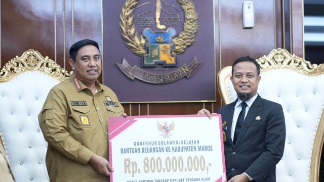 Respon Bencana Angin Gubernur Sulsel Serahkan Bantuan Tanggap Darurat Senilai Rp 800 Juta KE Pemda Maros