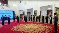 Jokowi Lantik Zulhas dan Hadiah Tjahjanto Sebagai Menteri