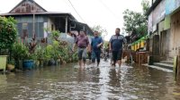 Warga MU Mengeluh Soal Banjir, Anggota DPRD Tinjau Lokasi