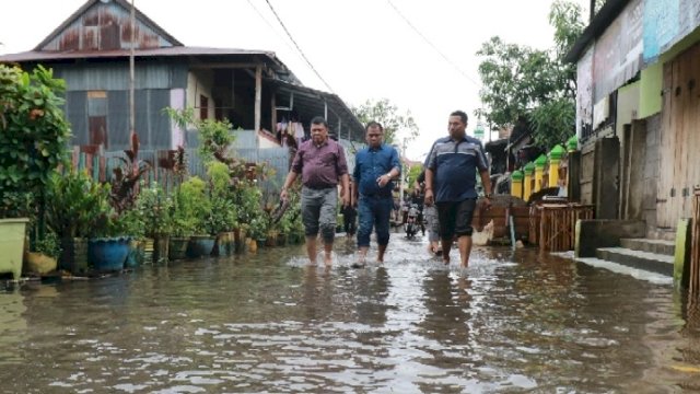 Warga MU Mengeluh Soal Banjir, Anggota DPRD Tinjau Lokasi