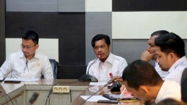 Saat Firman Pagarra memberi arahan  kepada pejabat Bapenda Makassar.