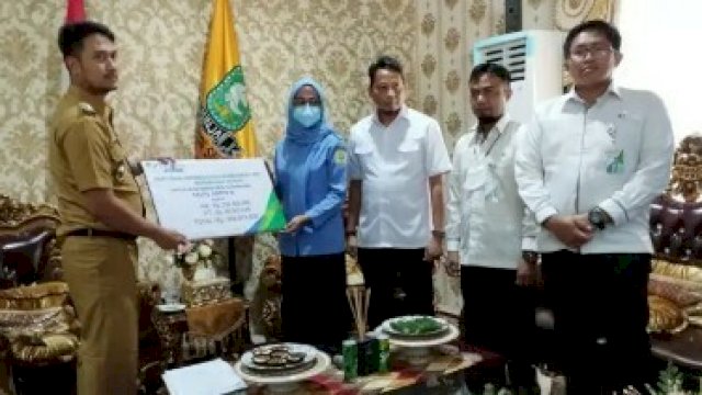 Bupati ASA Beri BPJS Ketenagakerjaan ke Dua Ahli Waris
