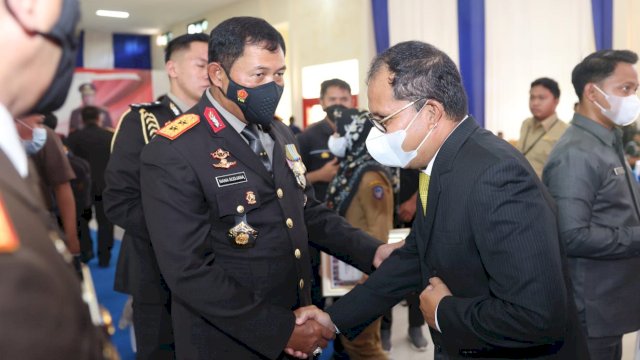 Peringatan Hari Bhayangkara 76 Tahun, Wali Kota Makassar Raih Penghargaan Dari Kapolda Sulsel