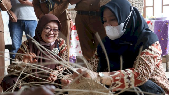 Dekranasda dan DP2KUKM Gali Potensi Lima Kelompok Pengrajin Unggulan Luwu Utara