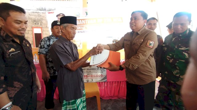 Rp226 Juta CSR Bank Sulselbar untuk 36 Rumah Korban Puting Beliung