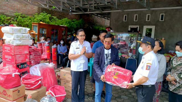 Buffer Stok Logistik Pemprov Sulsel disalurkan untuk Korban Kebakaran di Ariang, Tana Toraja