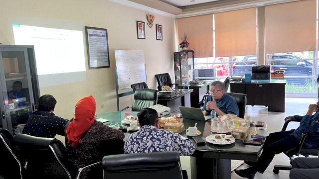 Dewan Pengawas (Dewas) Perumda Air Minum (PDAM) Makassar melakukan rapat perdana di Ruang Kerja Dewas PDAM Makassar, Kamis (21/7/2022).