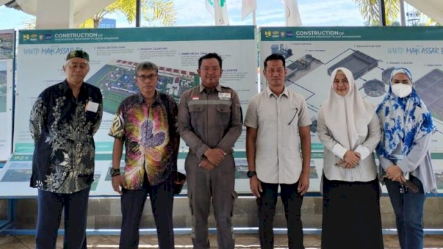 Jajaran Pejabat PDAM Saat Mengunjuungi IPAL Losari