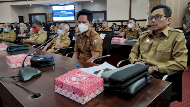 Sekertaris Daerah Armiadi menghadiri Sosialisasi Undang-Undang Hubungan Keuangan antara Pemerintah Pusat dan Pemerintah Daerah yg di selenggarakan di Ruang Rapat Pimpinan Kantor Gubernur Sulsel, Selasa 28/6/2022