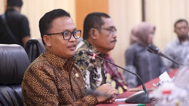 Pemerintah Kabupaten Bantaeng menjalin kerja sama dengan Kanwil Kemenkumham dalam rangka percepatan pelayanan publik, khususnya pada sektor keimigrasian. Bupati Bantaeng, DR Ilham Azikin meneken nota kesepahaman terkait dengan pelayanan keimigrasian tersebut.
