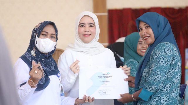 BKKBN menggelar Pembekalan Tim Pendamping Keluarga (TPK) se Kabupaten Bantaeng dan launching Dapur Sehat Atasi Stunting (Dashat) pada kegiatan pemberdayaan kelompok masyarakat di Kampung Keluarga Berkualitas dalam rangka percepatan penurunan stunting di Balai Kartini, Kelurahan Pallantikang, Kecamatan Bantaeng, Senin (25/7).