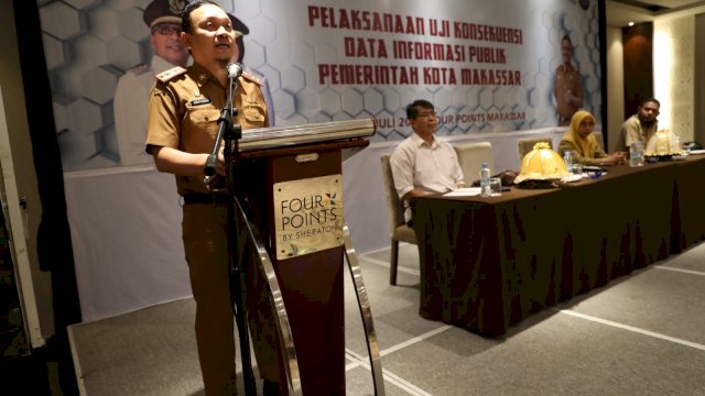 Pemerintah Kota Makassar berkomitmen untuk menjadi kota pertama peraih predikat informatif di Provinsi Sulawesi Selatan, melalui Dinas Komunikasi dan Informatika Dinas (Kominfo) Kota Makassar, menggelar uji konsekuensi informasi publik.