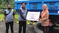 Bupati Luwu Utara Terima Bantuan Unit Bak Sampah