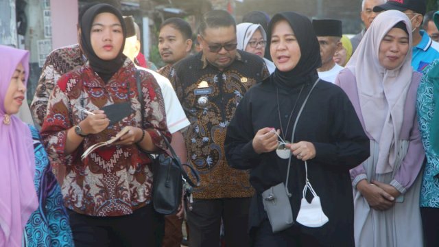 Wakil Wali Kota Makassar Fatmawati Rusdi meninjau persiapan Lorong Wisata (Longwis) yang berada di Perumahan Bosowa Permai, Kelurahan Minasa Upa, Kecamatan Rappocini, Kamis (28/7/2022).