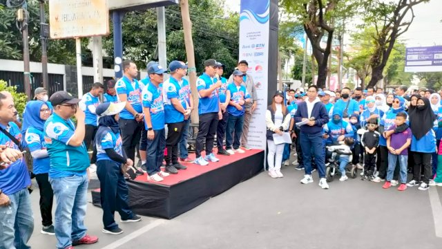 Walikota Makassar  Lepas Peserta Jalan Santai Hut PDAM ke 98