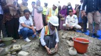 Letakan Batu Pertama Pembangunan Pasar Rakyat Tarue, Ini Harapan Bupati IDP