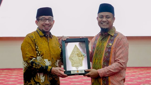 Ketua Majelis Syuro PKS : Masya Allah, Semangat Gubernur Andi Sudirman Melayani Masyarakat