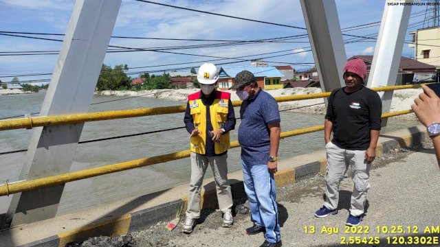 Muhammad Fauzi Tinjau Langsung Perbaikan Jembatan Masamba