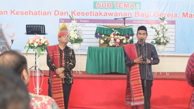 Hadiri HKBP, Rudianto Lallo di Beri Ulos, Tanda Persaudaraan Masyarakat Batak