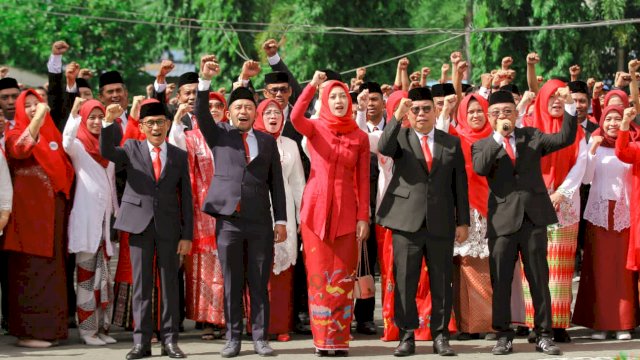 Perumda Air Minum Kota Makassar menggelar upacara HUT Ke-77 Republik Indonesia tanggal 17 Agustus 2022, yang dihadiri seluruh jajaran Direksi, Dewan Pengawas dan karyawan di halaman kantor yang berlokasi di jl. Ratulangi.