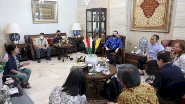Wali Kota Makassar, Moh. Ramdhan &lsquo;Danny&rsquo; Pomanto menerima kunjungan dari USAID dan Clean Cities Clean Blue Ocean (CCBO) di kediaman pribadinya, Jalan Amirullah, Makassar, Jumat (19/08).