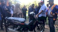 Dapat Motor Dari RMS, Sumarni Menangis, dan Doakan Nasdem Jadi Pemenang