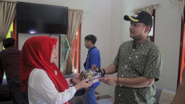 Program Sapa Warga Kompas TV, Kadis Kominfo Serahkan STB