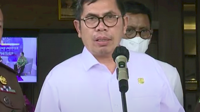 Japidum Fadil Saat Memebrikan Penjelasan Soal Pengembalian Berkas Perkara Sambo CS