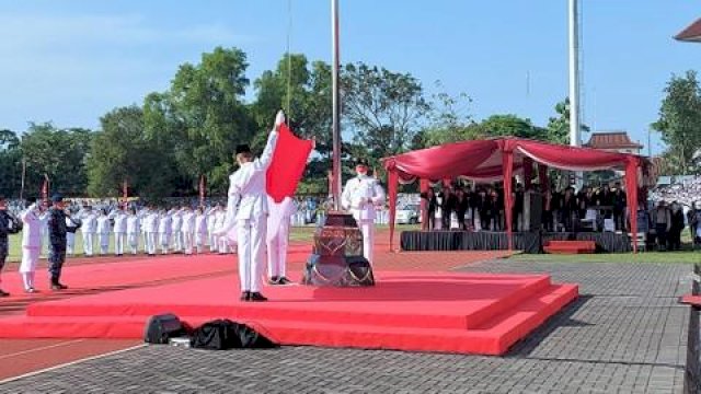 Dihadapan Gibran Paskibraka Gagal Kibarkan Bendera Merah Putih