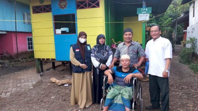 Dewan Pengurus Wilayah (DPW) Badan Komunikasi Pemuda Remaja Masjid Indonesia (BKPRMI) Sulawesi Selatan melakukan kunjungan ke TPA Bugis di Lingkungan Tamaranpu, Kecamatan Mandai, Kabupaten Maros untuk menyalurkan insentif guru mengaji, Senin, 1 Agustus 2022.