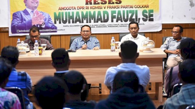 Anggota Komisi V DPR RI Muhammad Fauzi mengumpulkan puluhan pendaming program bedah rumah atau Bantuan Stimulan Perumahan Swadaya (BSPS) di Luwu Utara, Rabu (03/08/2022). Hal itu dilakukan untuk memastikan program BSPS berjalan lancar.