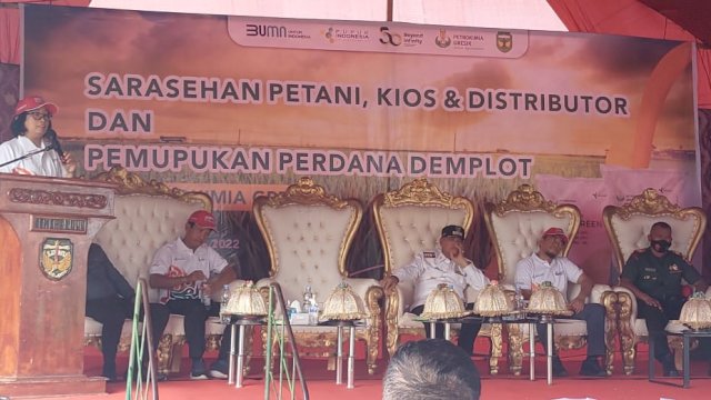 Petrokimia Gresik, perusahaan Solusi Agroindustri anggota holding Pupuk Indonesia menggelar demonstration plot (demplot) tanaman padi dengan aplikasi tiga pupuk baru Petrokimia Gresik di Kabupaten Luwu, Sulawesi Selatan, Rabu (3/7).