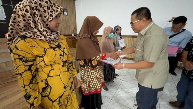 Anggota DPR RI Muh Fauzi Membagikan Bantuan {Pendidikan Kepada 200 Pelajar di Kabupaten Luwu Utara 