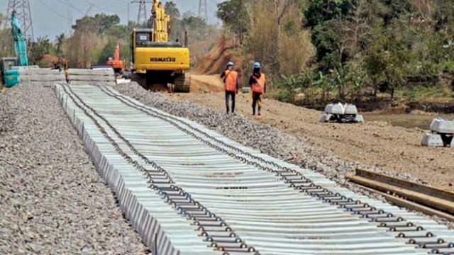 Proses pembangunan Jaklur Kereta APi Trans Sulawesi