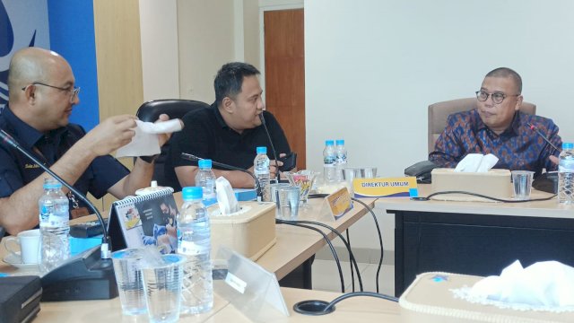 Direksi Perumda Air Minum Kota Makassar tidak menyia-nyiakan kesempatan pada kegiatan Rakernas Asosiasi Pemerintah Kota Seluruh Indonesia (APEKSI) XV yang dilaksanakan di Kota Padang yang ikut dihadiri sejumlah pimpinan OPD dan Perumda di Kota Makassar.