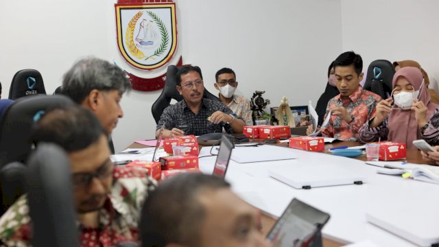 Pemerintah Kota Makassar ikuti Evaluasi Pelaksanaan Reformasi Birokrasi dan Sistem Akuntabilitas Kinerja Instansi Pemerintah (SAKIP) tahun 2022 yang dilaksanakan oleh Kementerian PAN RB secara virtual, di war room lantai 10, Kantor Balaikota Makassar, Kamis (11/08/2022).