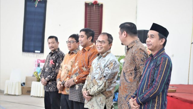Kepala Perwakilan Badan Pemeriksa Keuangan Republik Indonesia (BPK-RI) Provinsi Sulawesi Selatan (Sulsel), Paula Henry Simatupang bersama Wali Kota Makassar Danny Pomanto perkenalkan ketua DPRD Makassar Rudianto Lallo bakal naik tingkat menjadi calon DPR RI 2024 mendatang.