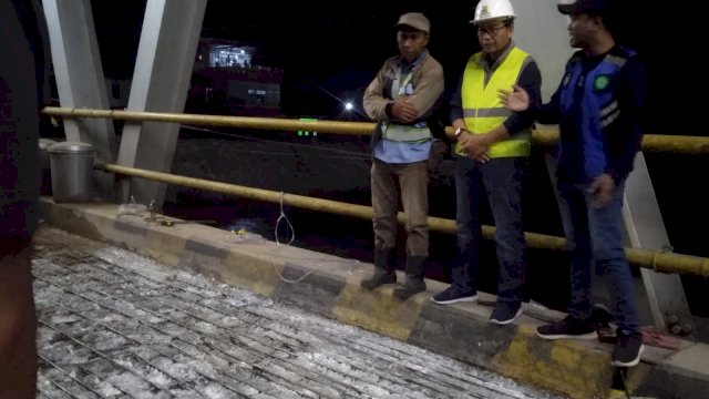 Wabup Lutra Tinjau Pengerjaan Perbaikan Jembatan Masamba