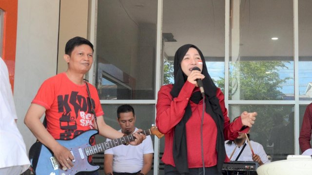 Dalam rangka memperingati HUT RI ke-77, Badan Pendapatan Daerah Kota Makassar menggelar Pekan Olahraga dan Seni Porseni Day dilingkup pejabat dan staf di Lapangan Parkir Kantor Badan Pendapatan Daerah Bapenda Kota Makassar pada Jumat 19 Agustus 2022.