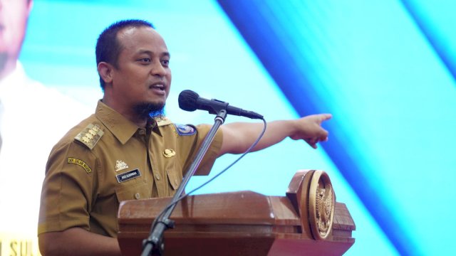 Gubernur Sulsel Andi Sudirman Sulaiman
