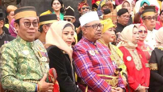 Anggota DPRD Makassar, Nunung Dasniar diganjar penghargaan oleh pengurus DPP Masyarakat Adat Nusantara (Matra). Politisi Gerindra itu merupakan salah satu deklataro lahirnya Matra.