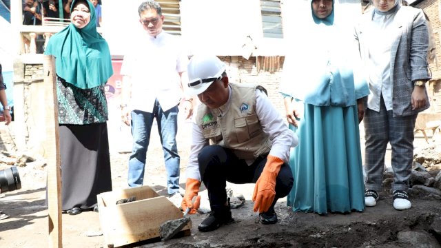 Bupati BAntaeng melakukan Peletakan Batu Pertama Perbaikan 258 Unit Rumah Tidak Layak Huni