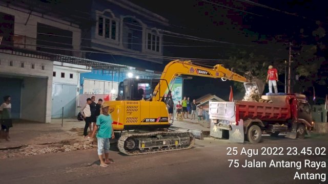 Kendaraan Alat berat di turungkan pemprov Sulsel Untuk Melakukan Revitalisasi Jalan ANtang Raya